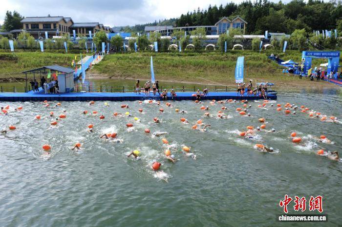 开云体育登录-公开水域游泳赛场庞大选手阵容