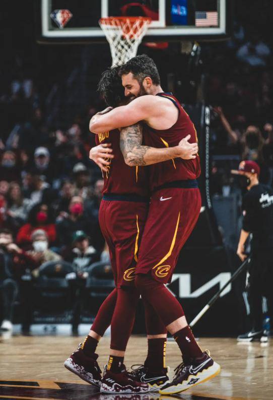 开云体育官方网站-灰熊力克雄鹿，取得两连胜！