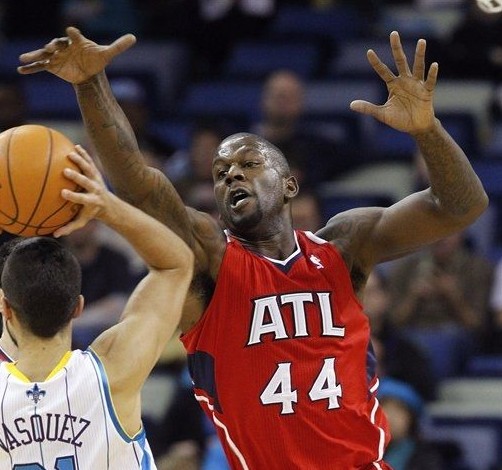 老鹰大胜黄蜂，展现强大实力