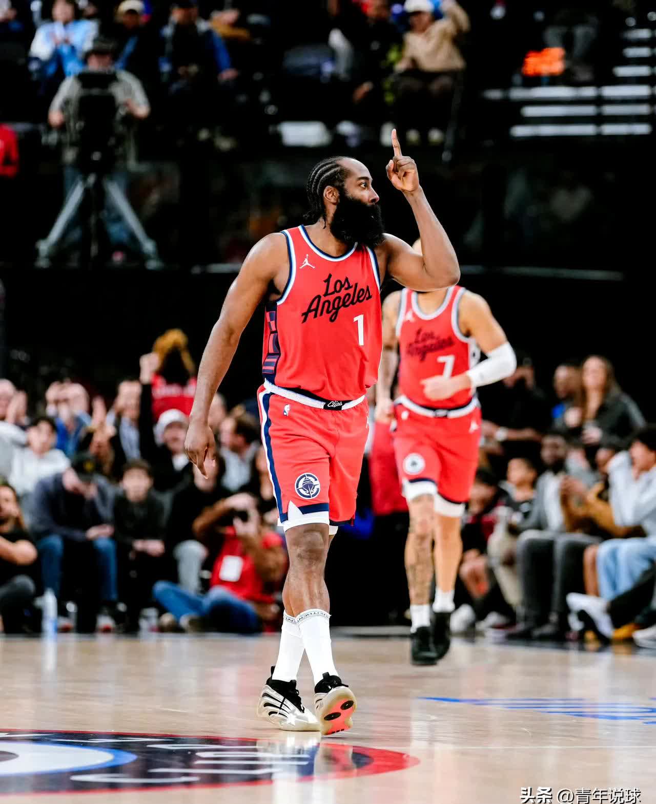 关于快船主场惨败马刺，德罗赞34分的信息