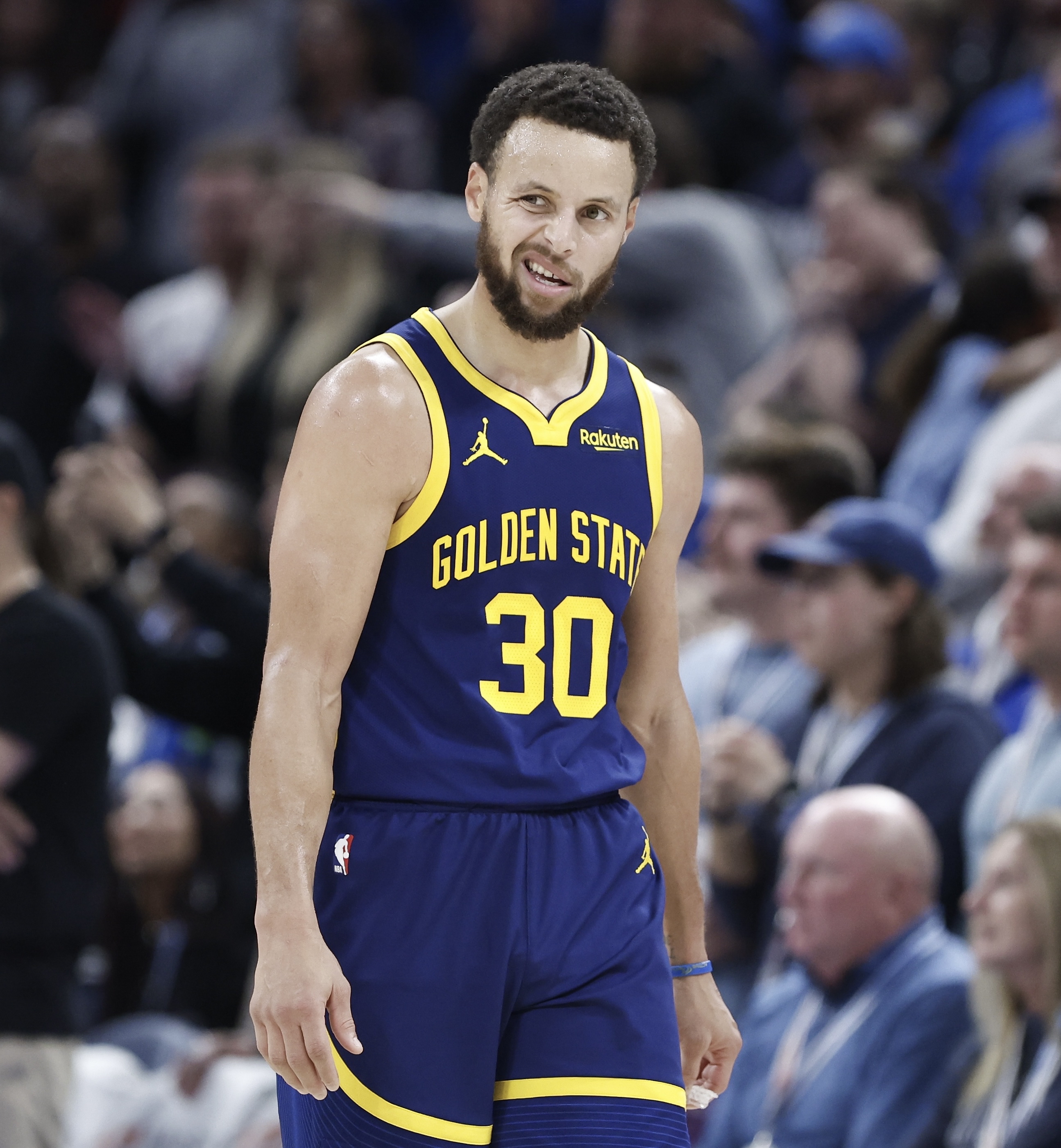 勇士横扫开拓者继续赢球