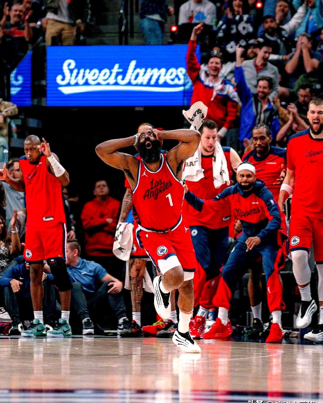 包含快船连续与活塞会面,系列赛平分秋色的词条 包含快船连续与活塞会面,系列赛平分秋色的词条