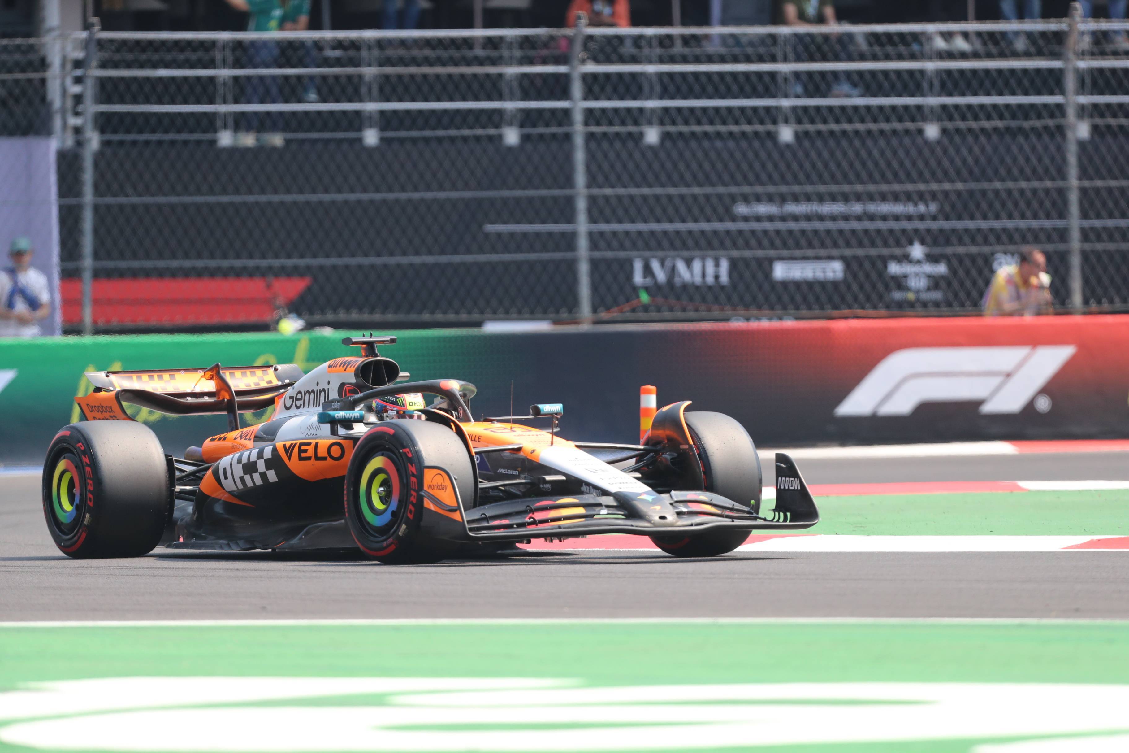 开云官网-包含雷诺车队翻盘红牛车队，皮亚斯特里带队取胜的词条