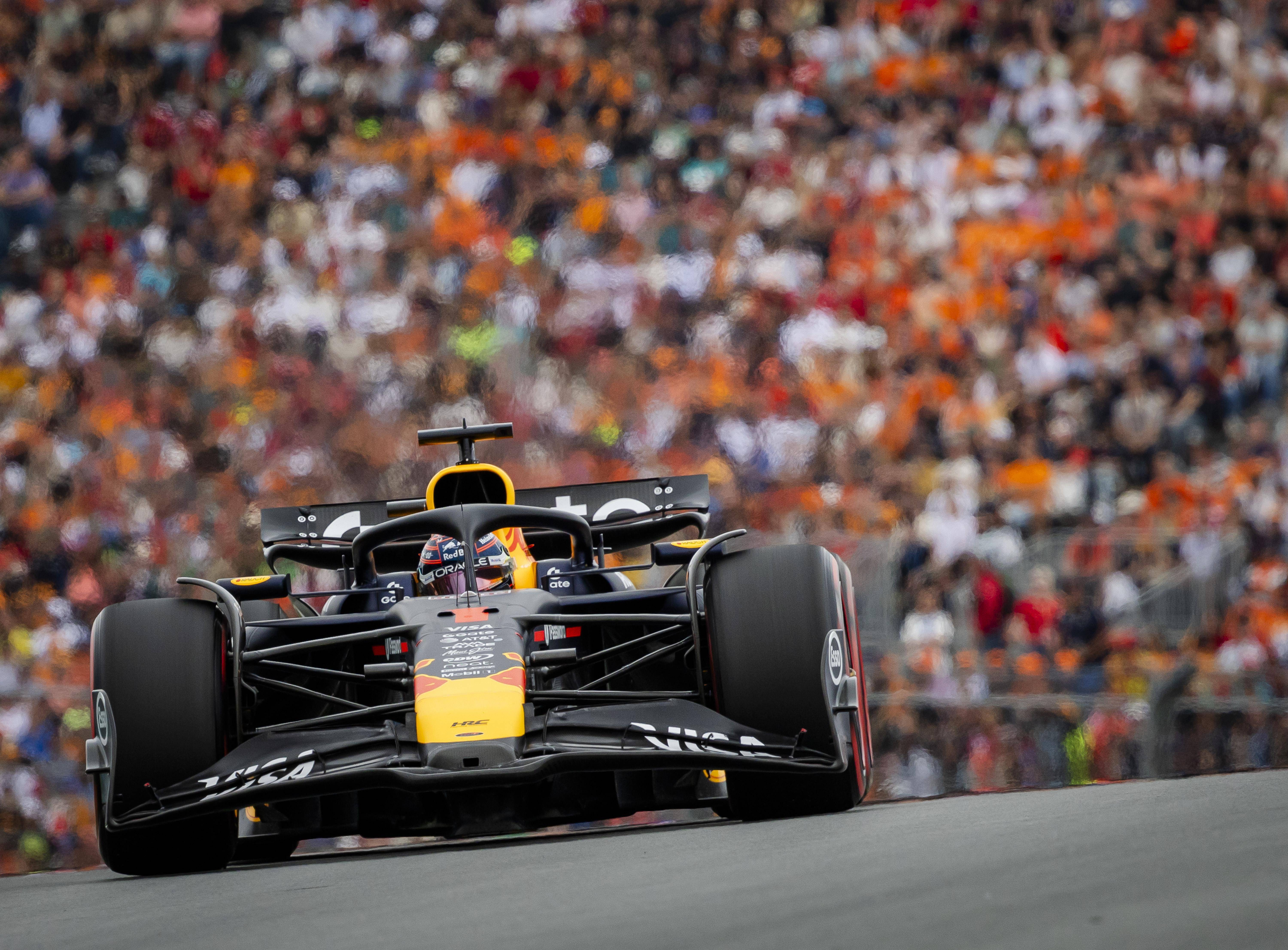 红牛车队轻取法拉利，皮亚斯特里关键制胜