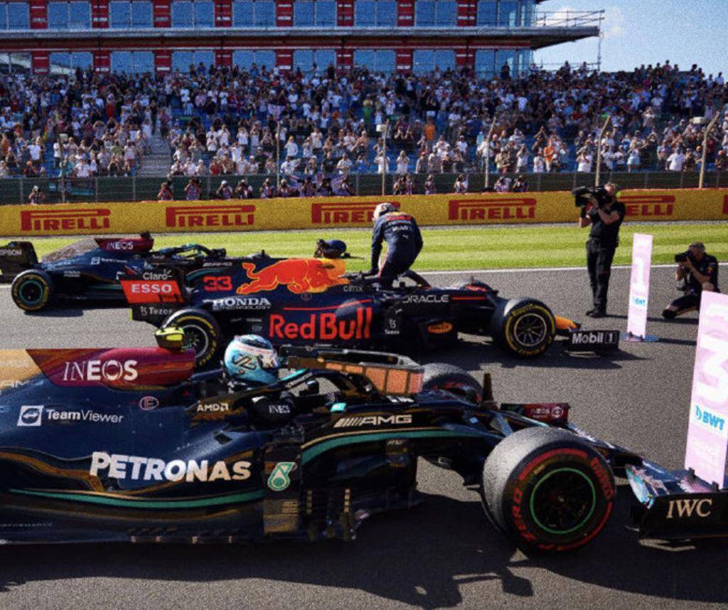 红牛车队险胜威廉姆斯，汉密尔顿点燃赛场