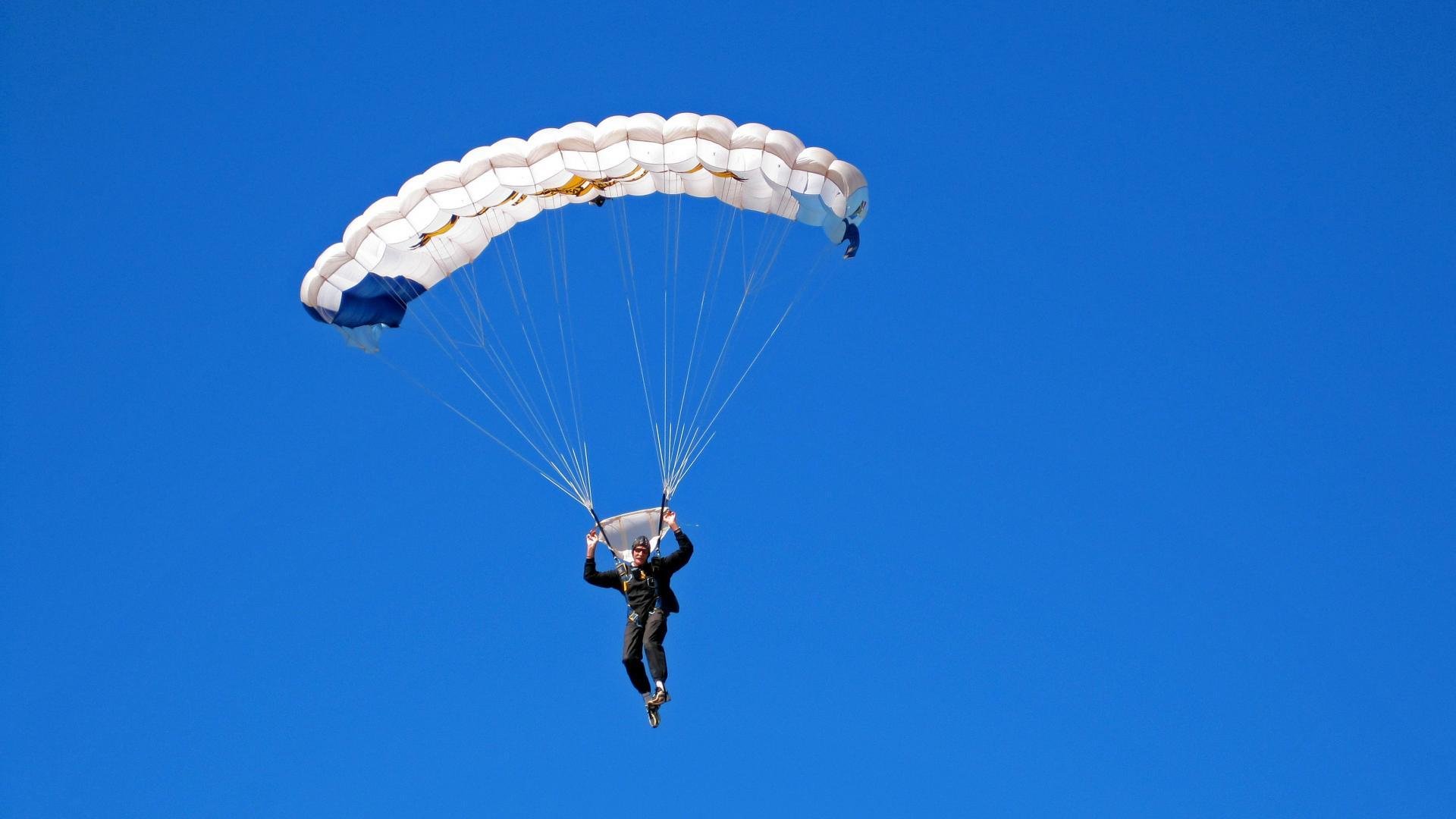 王者降临，詹姆斯率队力克开拓者，关键一胜彰显领袖本色
