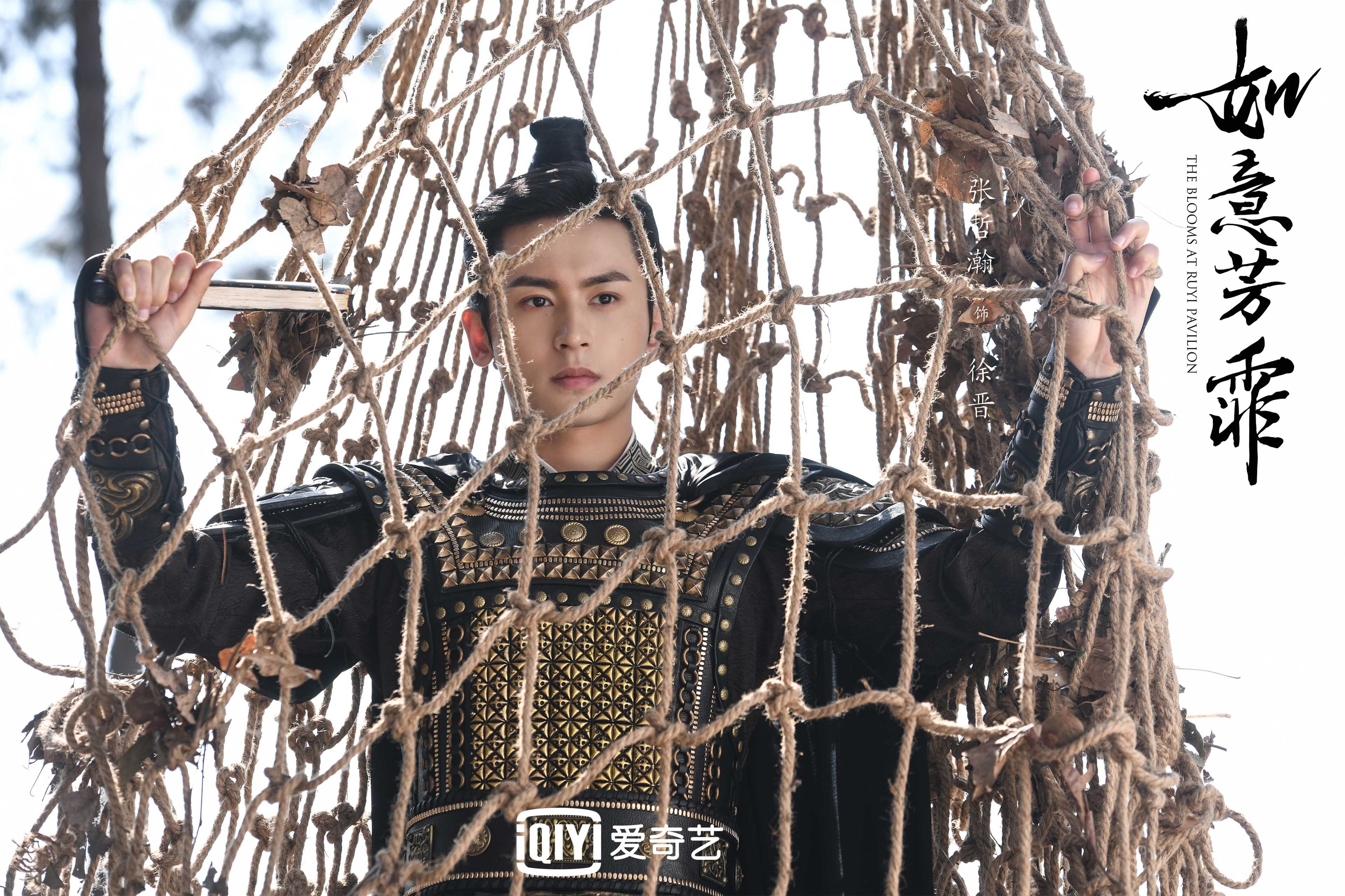 足球热浪中的篮球灯塔，塔图姆在时代喧嚣中定义巨星价值