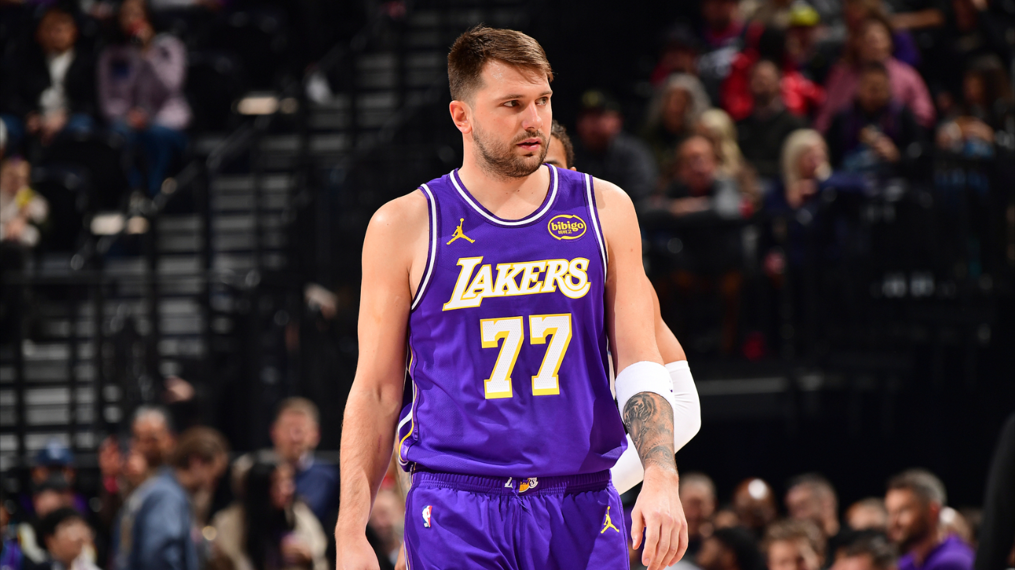 东契奇爆发，深圳队单节拉开开拓者